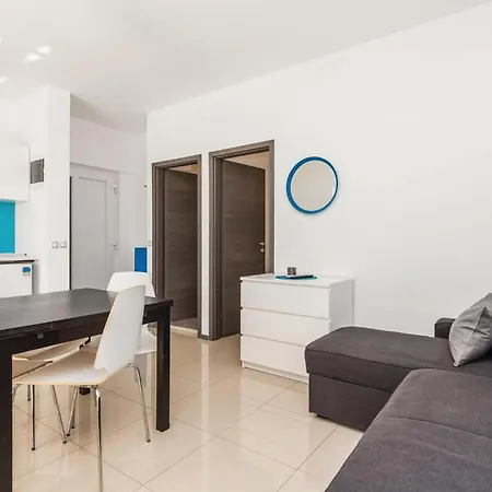 Awesome In With House Sea View شقة *
