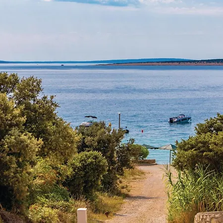 Apartman Lovely In With Wifi Mandre